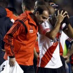 Suspenden Boca-River por agresión a jugadores con gas