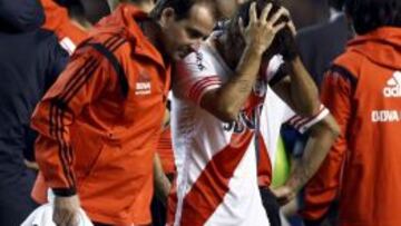 Suspenden Boca-River por agresión a jugadores con gas