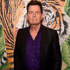 El supuesto pago de Charlie Sheen a su exnovia para anular una demanda por exponerle al VIH