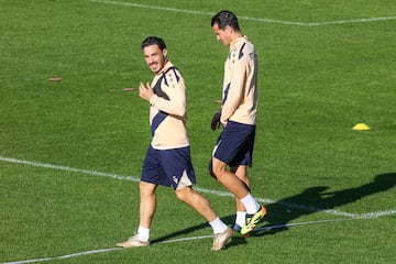 Iza Carceln junto a Luis Hernndez en el entrenamiento matinal de hoy lunes en la Ciudad Deporitva.