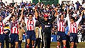 EN LA SENDA DEL TRIUNFO. El Atlético pretende seguir sumando triunfos ante el Poli Ejido tras la última victoria que consiguió frente al Xerez. El liderato ha dado confianza a los rojiblancos que no quieren abandonar esta posición de privilegio. Luis Aragonés no quiere relajaciones y pretende seguir incrementando la diferencia con respecto al cuarto clasificado, la verdadera referencia para el Sabio de Hortaleza.