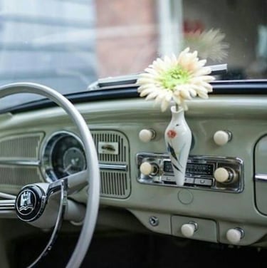 Por qué los automóviles equipaban floreros en el interior