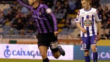 <b>LA PUNTILLA. </b>Medunjanin, que marcó en el descuento, celebra el segundo gol del partido ante la desesperación de la defensa del Depor.