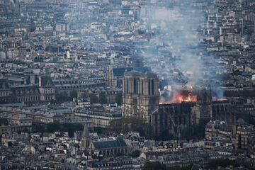 Devastador incendio de la catedral de Notre Dame, uno de los monumentos m¨¢s emblem¨¢ticos de Par¨ªs.