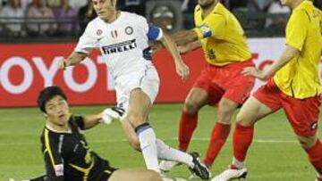 <b>DE CARA. </b>Stankovic marcó el primero del Inter en el minuto 3, justo después de que Sneijder se marchara del campo lesionado.