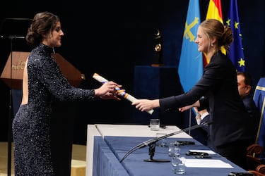 En 2024, Carolina Marín fue distinguida con el Premio Princesa de Asturias de los Deportes, un reconocimiento a una trayectoria marcada por éxitos internacionales y una capacidad de superación extraordinaria que la ha consolidado como referente del deporte español.