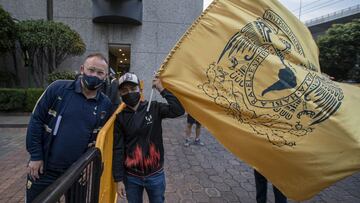 Afición de Pumas fue al hotel para alentar a los jugadores antes del duelo contra León