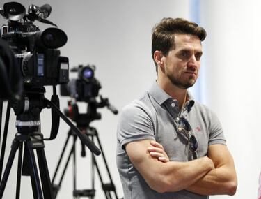 Jugador brasileño de gran vocación ofensiva, llegó procedente del Flamengo en el mes de diciembre de 1997. En el conjunto de Rio llegó a compartir vestuario con estrellas como Romario, Edmundo e incluso Bebeto. Actualmente el director ejecutivo del Guaraní da Palhoça. Después del Madrid jugó en el Girondins de Burdeos, Zaragoza, Real Sociedad, Levante y Anorthosis chipriota. También en la Desportiva Capixaba y se retiró en el Avaí. Participó en 11 partidos (772 minutos) y marcó cuatro goles.