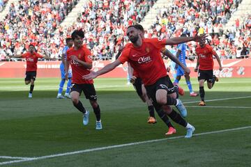 Muriqi celebrando el gol 1-0 para el Mallorca 