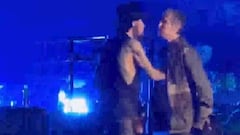 Chaos on stage: Perry Farrell assaults Dave Navarro, Boston Jane’s Addiction concert canceled