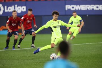 João Félix marca de penalti el 0-1 al Osasuna. 