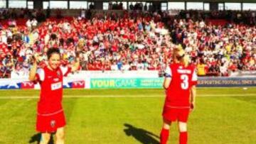 Laura del Río y Yorston agradecen el apoyo a la afición de Bristol.