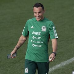 León invita a la gente al recibimiento de Andrés Guardado