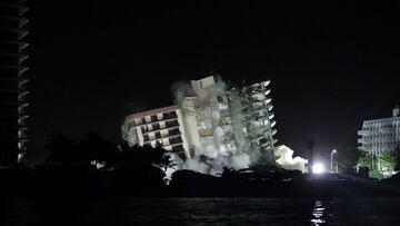 La noche de este 4 de julio, el resto dañado del edificio Champlain Towers South, en el condado de Miami-Dade, ha sido demolido. Aquí todos los detalles.