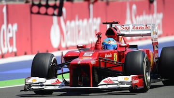 Fernando Alonso celebra su victoria en Valencia 2012 con Ferrari.