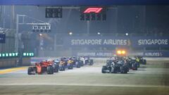 F1 - SINGAPORE GRAND PRIX 2019   start of the race, depart, 16 LECLERC Charles (mco), Scuderia Ferrari SF90, 44 HAMILTON Lewis (gbr), Mercedes AMG F1 GP W10 Hybrid EQ Power+, action during the 2019 Formula One World Championship, Singapore Grand Prix from