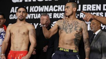 Danny García y José Benavidez, frente a frente durante la ceremonia de pesaje de su pelea.