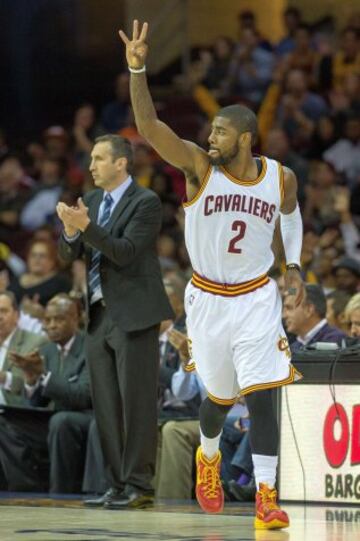 Un gesto ya clásico en Cleveland: la celebración tras un triple de Kyrie Irving.