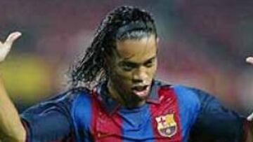 <b>LÍDER.</b> Ronaldinho, grande en el Barça.