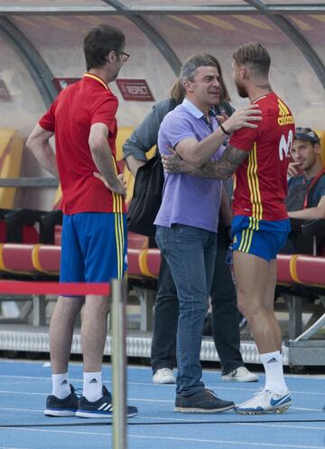 Sanch¨ªs y Sergio Ramos.