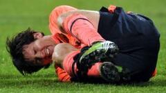 <b>RETORCIDO DE DOLOR. </b>El pasado miércoles, Messi cayó lesionado casi al final del partido; no volverá a jugar hasta dentro de seis días.