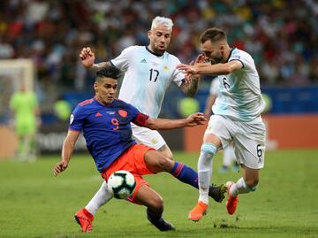 Radamel Falcao con Nicolás Otamendi y German Pezella.