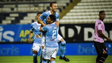 Cristal gana con poco