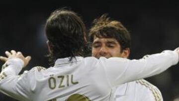 <b>EN FORMA. </b>Özil y Kaká marcaron en el último partido de Liga ante el Zaragoza.