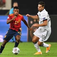 Ansu Fati entra por Nico Williams y Nacho, por David García