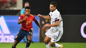 Stuttgart (Germany), 03/09/2020.- Suat Serdar (R) of Germany in action against Ansu Fati of Spain during the UEFA Nations League match between Germany and Spain in Stuttgart, Germany, 03 September 2020. (Alemania, Espa?a) EFE/EPA/Philipp Guelland
PUBLICADA 04/09/20 NA MA02 1COL