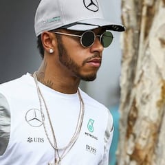 Hamilton se queja del trueque de mecánicos en Mercedes