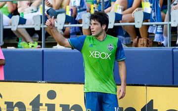 Un gran futbolista en el medio campo de Seattle Sounders. Aporta con mucha versatilidad a pesar de tu veteranía. Posee liderazgo junto a Clint Dempsey.