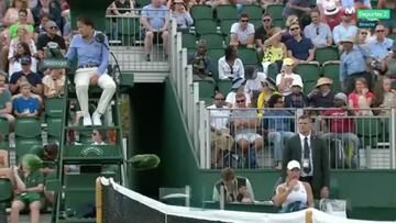 Una tenista insulta la juez de silla y hace gestos de que estaba loca