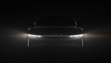 ‘Cazan’ al coche eléctrico de Xiaomi circulando por China confirmando su diseño