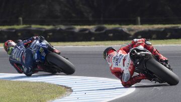 Maverick Viñales con la Yamaha por delante de Jorge Lorenzo y la Ducati en el test de Australia.