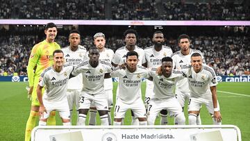 Real Madrid's players pose prior the Spanish league football match between Real Madrid CF and Deportivo Alaves at the Santiago Bernabeu stadium in Madrid on September 24, 2024. (Photo by JAVIER SORIANO / AFP)