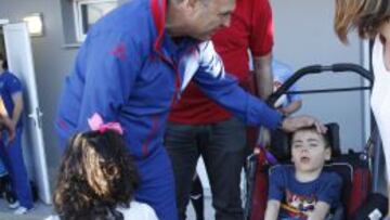 El Levante disput&oacute; ayer el &uacute;ltimo partido de la temporada. Fue un amistoso frente al Acero en el estadio del Forn&aacute;s en el Puerto de Sagunto con motivo de recaudar fondos para el tratamiento m&eacute;dico de un ni&ntilde;o que sufre da&ntilde;os cerebrales tras sufrir un accidente dom&eacute;stico.