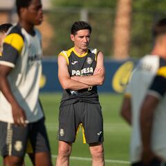 El Villarreal pone rumbo a Francia