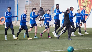 Vada y Gueye se ejercitan junto a sus compañeros.