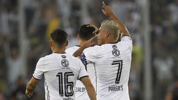 El jugador de Colo Colo Esteban Paredes, celebra su gol contra Audax Italiano durante el partido de primera division disputado en el estadio