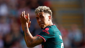 FILE PHOTO: Soccer Football - Premier League - Southampton v Liverpool - St Mary's Stadium, Southampton, Britain - May 28, 2023  Liverpool's Roberto Firmino applauds fans as he walks to be substituted after playing his last game for the club REUTERS/Peter Nicholls EDITORIAL USE ONLY. No use with unauthorized audio, video, data, fixture lists, club/league logos or 'live' services. Online in-match use limited to 75 images, no video emulation. No use in betting, games or single club /league/player publications.  Please contact your account representative for further details./File Photo