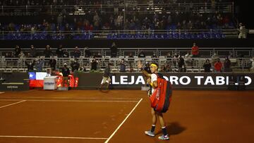 Tenis, Alejandro Tabilo vs Renzo Olivo
El tenista Alejandro Tabilo de Chile ingresa a la cancha frente a Renzo Olivo de Argentina por el ATP 250 de Santiago 2022 en el Club San Carlos de Apoquindo en Santiago, Chile.
22/02/2022
Felipe Zanca/Photosport