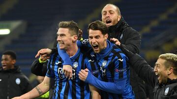 Atalanta&#039;s players celebrate a goal during the UEFA Champions League group C football match between FC Shakhtar Donetsk and Atalanta BC at the Metallist stadium in Kharkiv on December 11, 2019. (Photo by Sergei SUPINSKY / AFP)