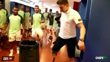Follmann completa el desaf¨ªo de la caneca con Chapecoense