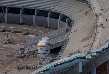 El club cerró una financiación importante (alrededor de 322 millones de euros según el último anuncio de financiación) para asegurar su finalización y dotarlo de estándares FIFA de máxima categoría.