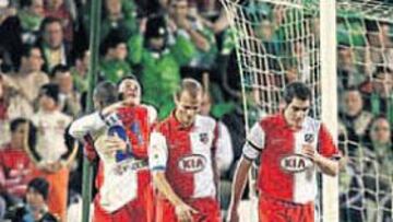 <b>IMPARABLES. </b>El gol de Galletti y las dos paradas de Leo Franco sirvieron para que el Atlético sumara tres puntos más fuera. Y ya son 14.