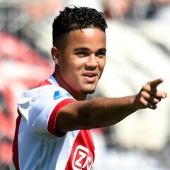 In-demand Kluivert could still stay at Ajax
