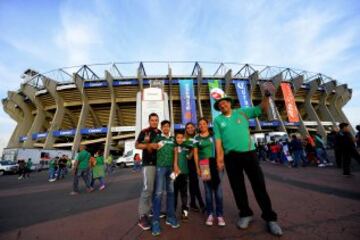 El color de los aficionados en el Estadio Azteca