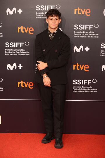 Christian Checa posa durante la gala de apertura del Festival de San Sebastián 2022 en el Kursaal.