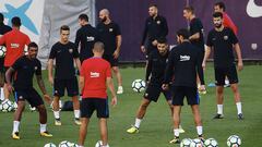 Los jugadores del bar&ccedil;a durante un entrenamiento. 